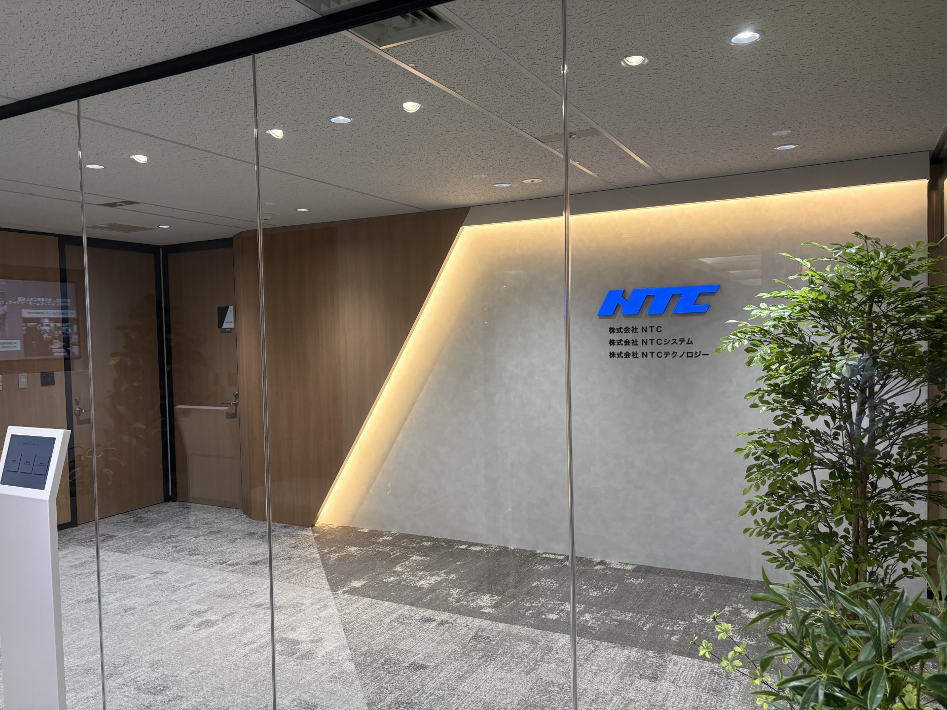会社概要をイメージしたオフィス風景